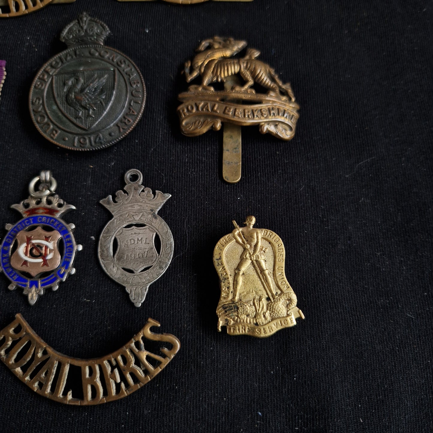 Royal Berkshire Regiment - WW1 Medals & Badges - Newark Cricket Silver Medals - Bucks Special Constable 1914