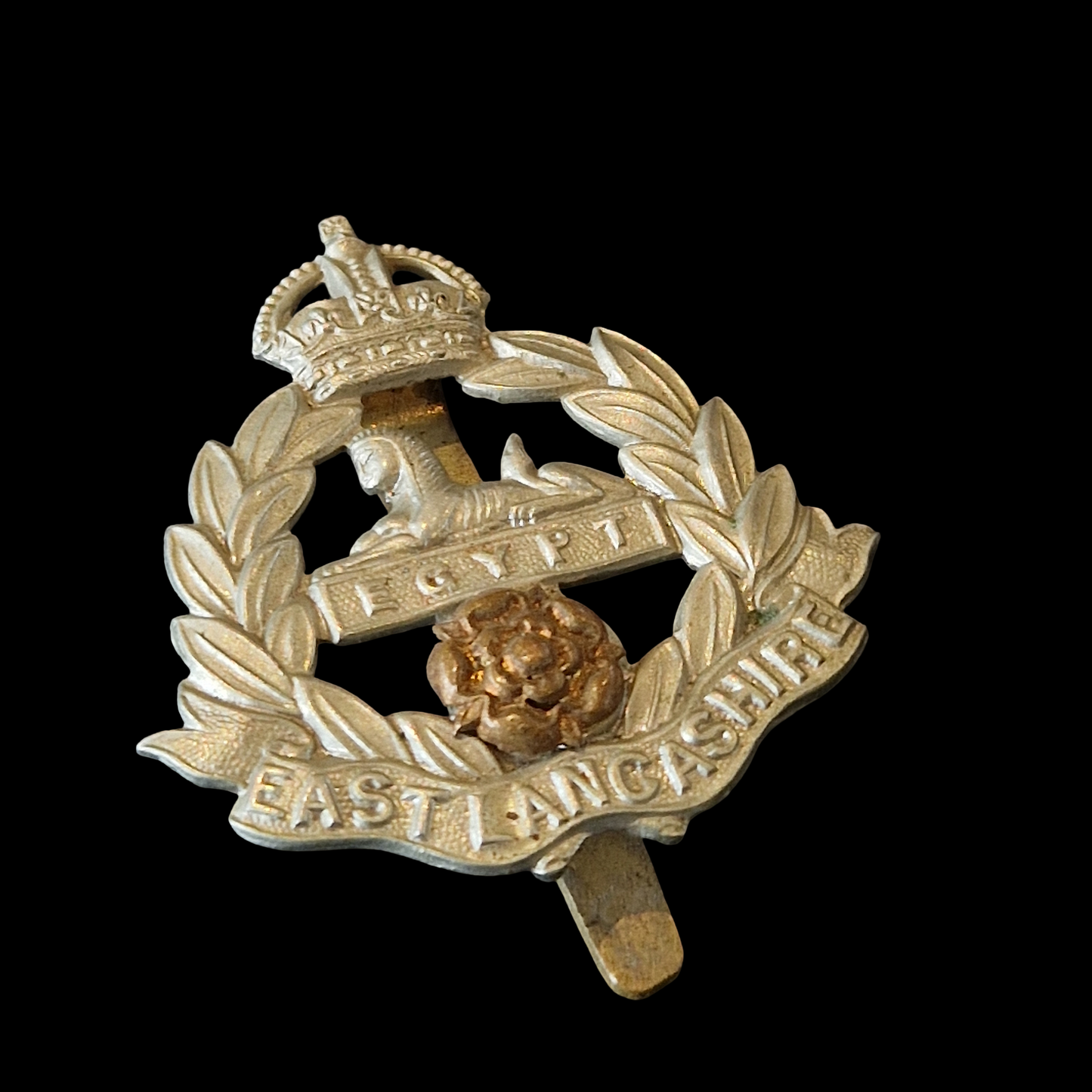 WW1 East Lancashire Regiment Cap Badge – Genuine British Great War Insignia