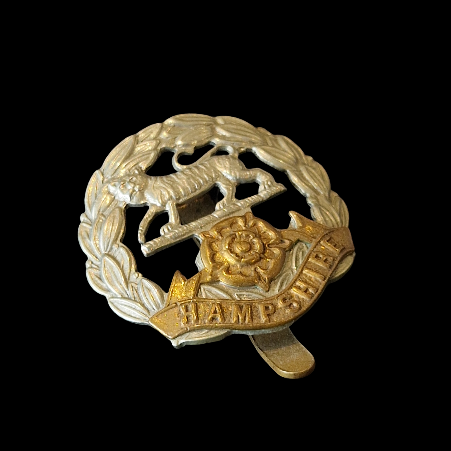 WW1 Hampshire Regiment Cap Badge – Genuine British Great War Insignia