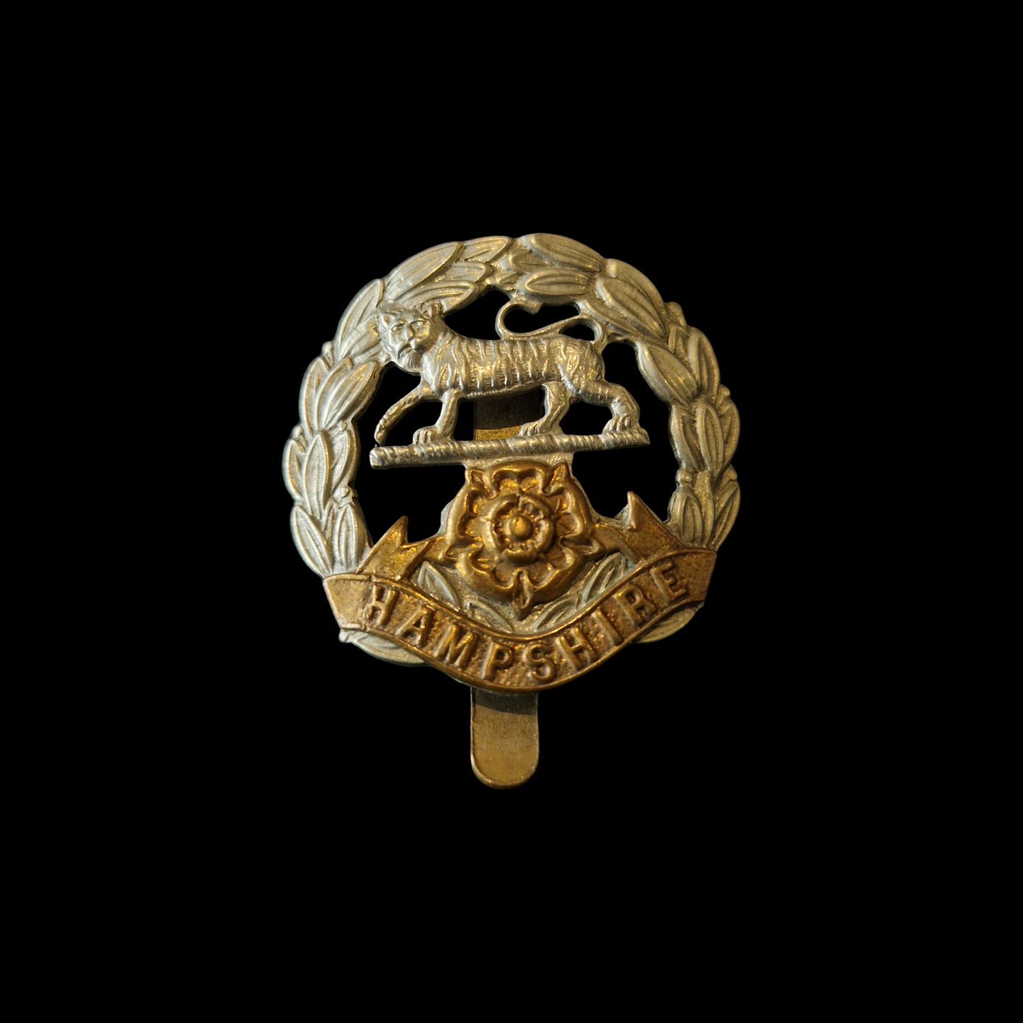 WW1 Hampshire Regiment Cap Badge – Genuine British Great War Insignia