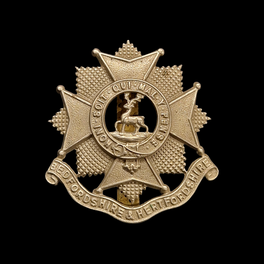 WW2 British Bedfordshire & Hertfordshire Regiment Cap Badge