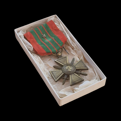 WW2 French Croix de Guerre France Medal, in Box